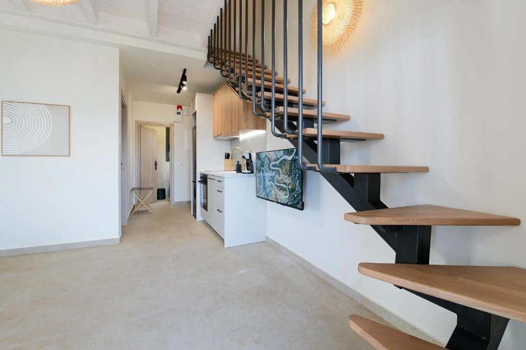 Suite 6 - Gallery 15